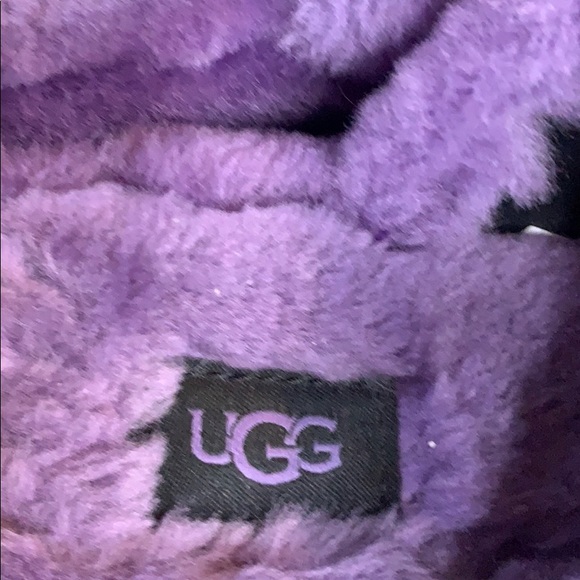 UGG Slippers adjustable buckles Size 7 - Picture 3 of 4